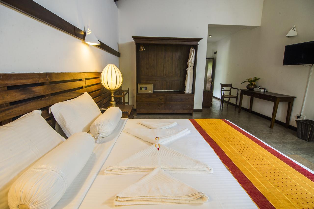 Roman Lake Ayurveda Boutique Resort - Level 1 Certified Ахунгала Екстериор снимка